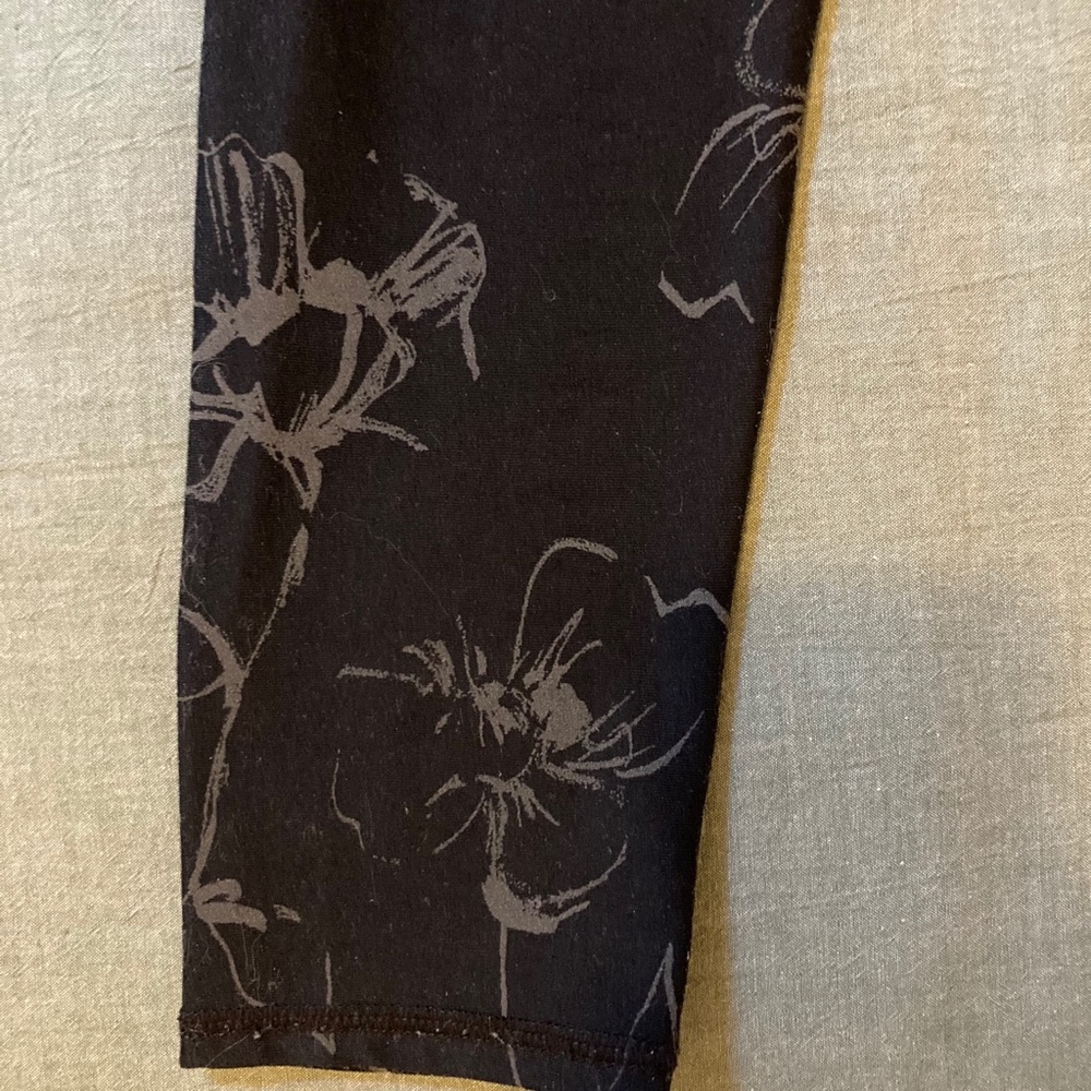 7/8 Fabletics Floral Pattern Leggings - image 7